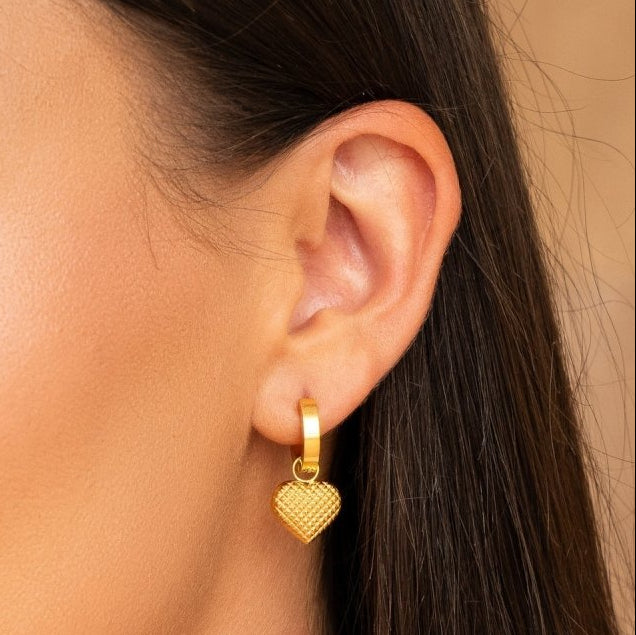 Brinco Argolinha Amore Banhado em Ouro 18K