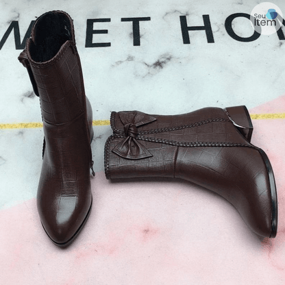 Bota Feminina de  Couro de Cano Médio - Estilo Glacial