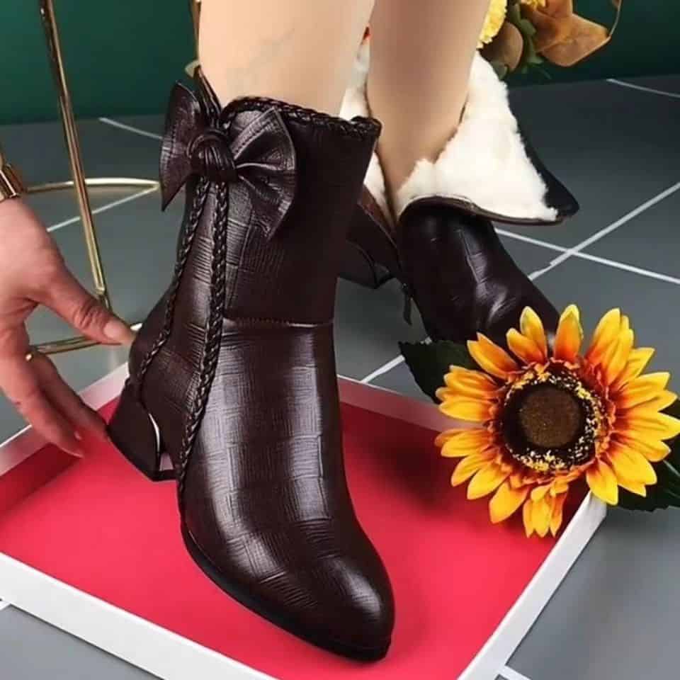 Bota Feminina de  Couro de Cano Médio - Estilo Glacial