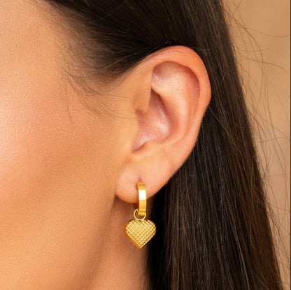 Brinco Argolinha Amore Banhado em Ouro 18K