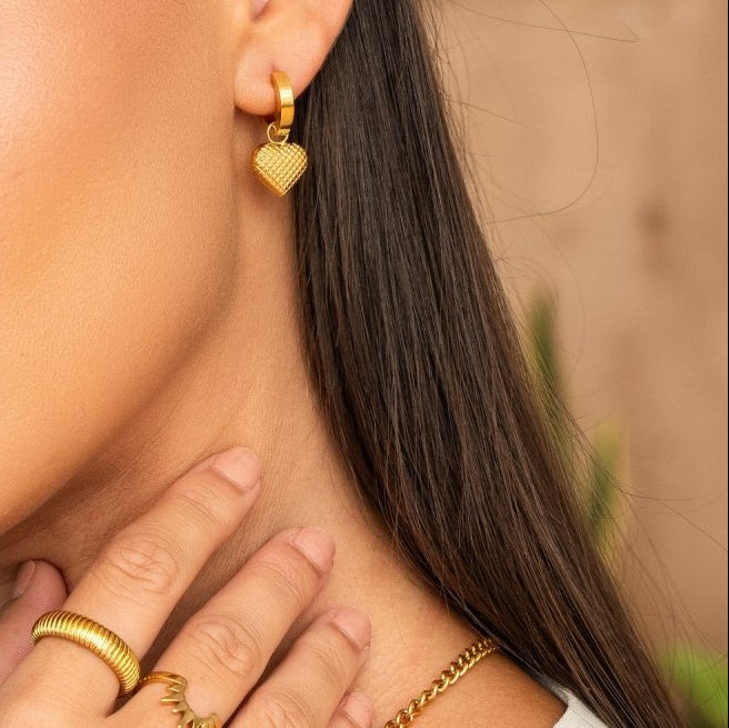 Brinco Argolinha Amore Banhado em Ouro 18K