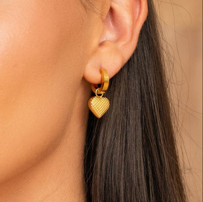 Brinco Argolinha Amore Banhado em Ouro 18K